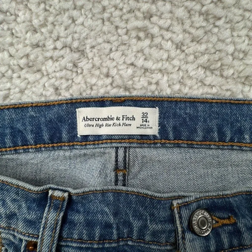 Abercrombie & Fitch Ultra High Rise Kick Flare Jean Distressed NEW